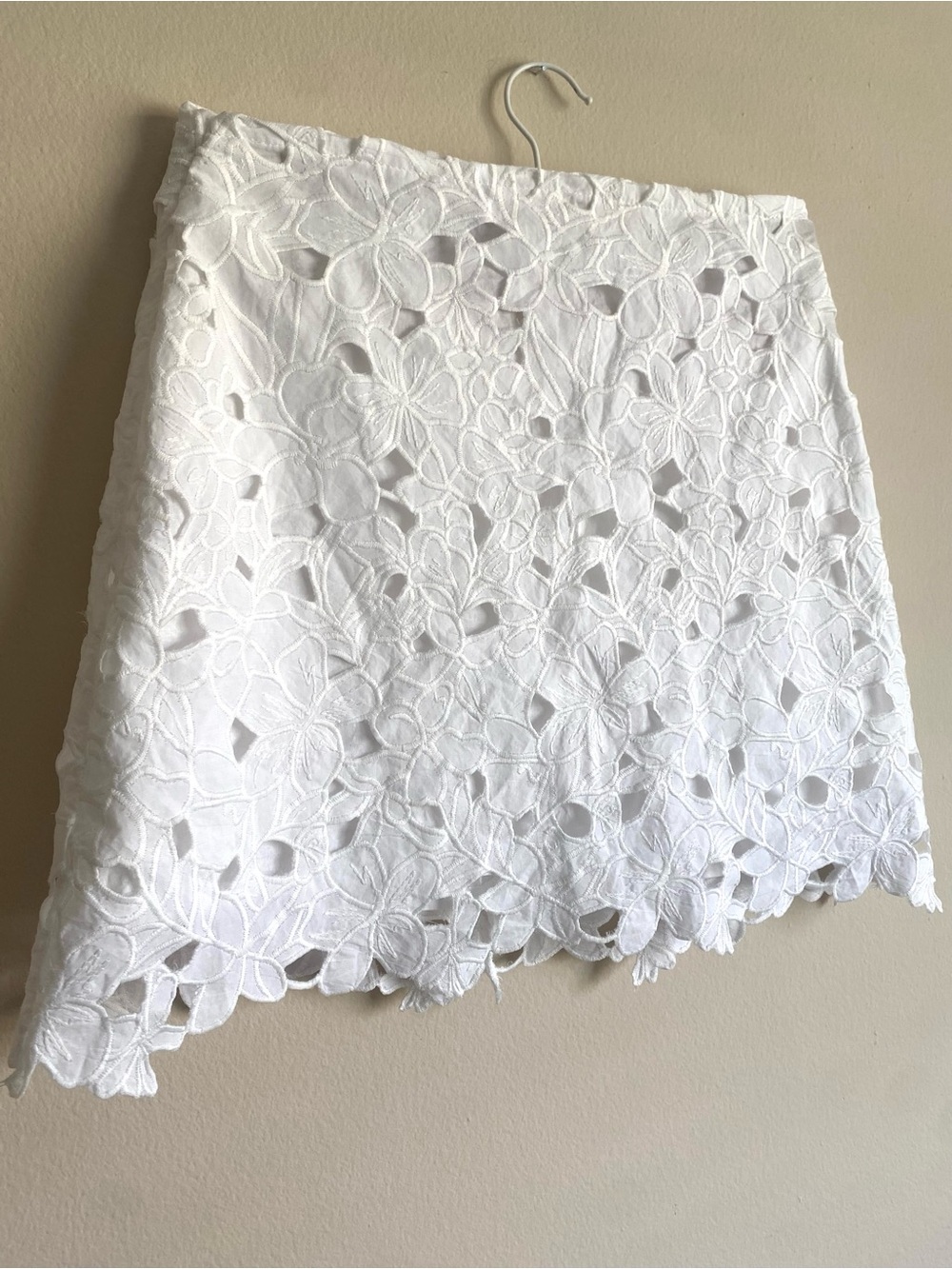 Cara Cara Alessandra White Floral Eyelet Lace Mini Skirt Scalloped Hem - Picture 2 of 9